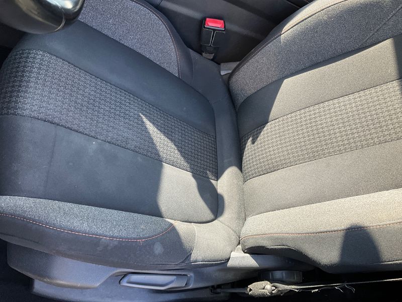 Peugeot 5008 1.2 PureTech Active 2019 – снимка 30