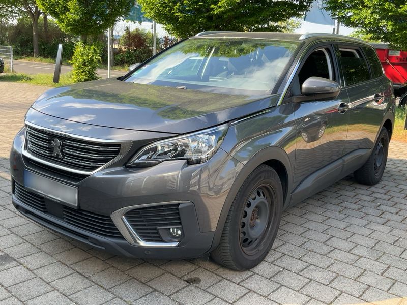 Peugeot 5008 1.2 PureTech Active 2019 – снимка 1