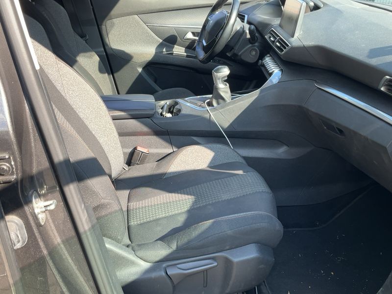 Peugeot 5008 1.2 PureTech Active 2019 – снимка 16