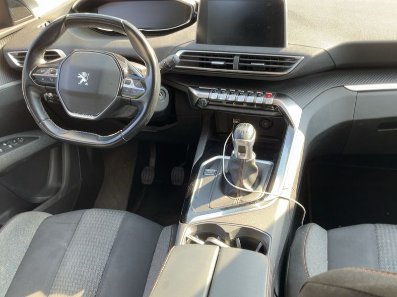 Peugeot 5008 1.2 PureTech Active 2019 – снимка 17