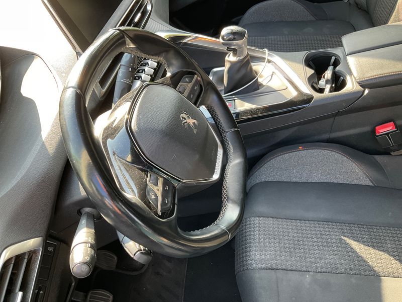 Peugeot 5008 1.2 PureTech Active 2019 – снимка 29