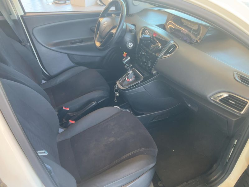 Lancia Ypsilon 1.2 Gold 2013 – снимка 16