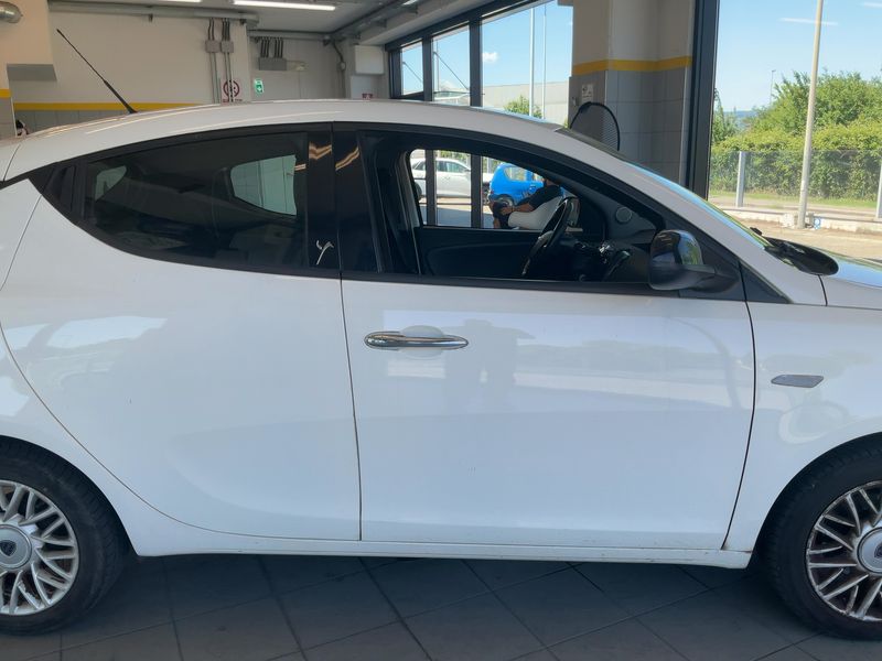 Lancia Ypsilon 1.2 Gold 2013 – снимка 10