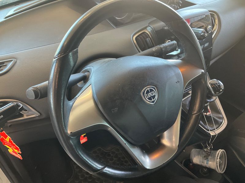 Lancia Ypsilon 1.2 Gold 2013 – снимка 22