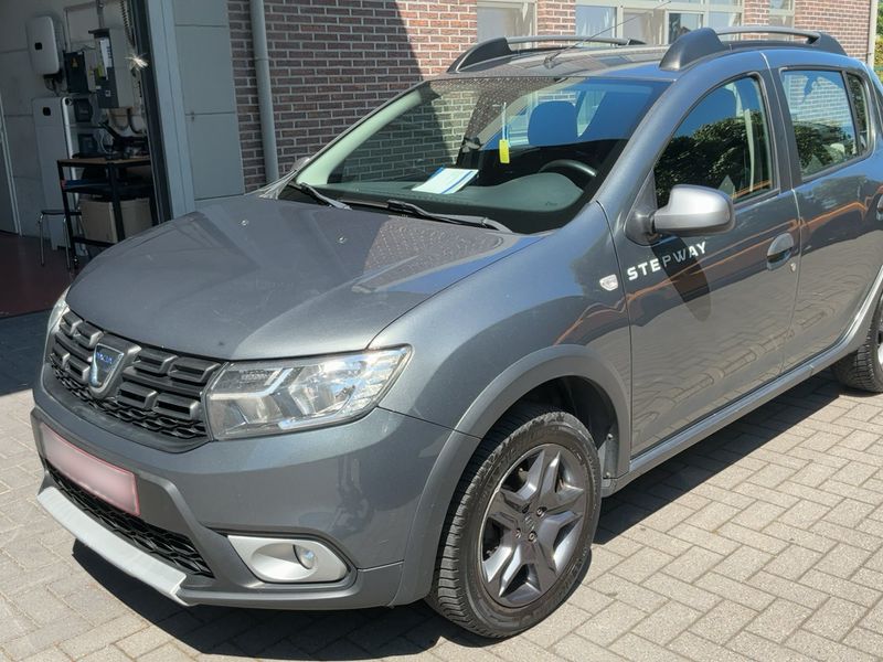 Dacia Sandero 1.5 dCi Stepway Celebration 2017 – снимка 2