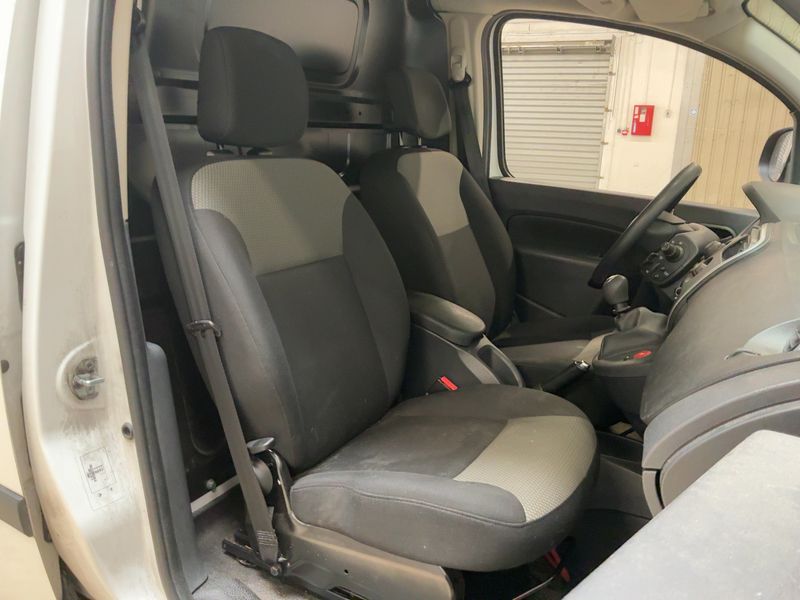 Renault Kangoo 1.5 BLUE dCi Express Extra Série Spéciale 2021 – снимка 16