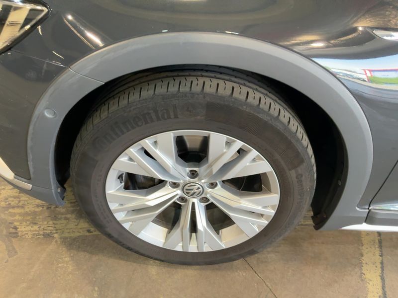 Volkswagen Passat Alltrack 2.0 TDI 4Motion BlueMotion Tech 2018 – снимка 3