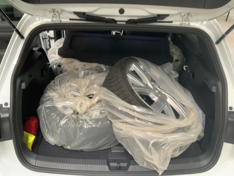 Volkswagen Golf VIII 2.0 TSI GTI 2023 – снимка 16