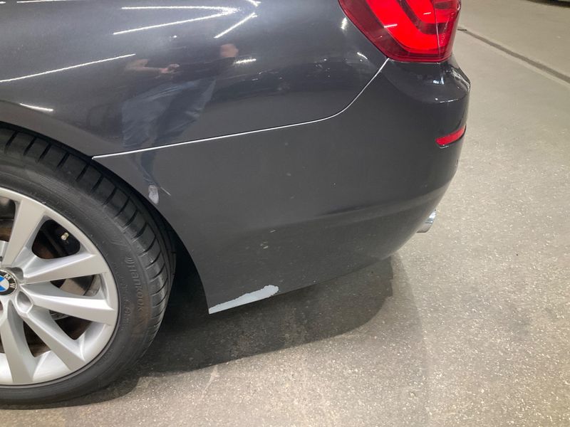 BMW 5er 530d 2011 – снимка на щета