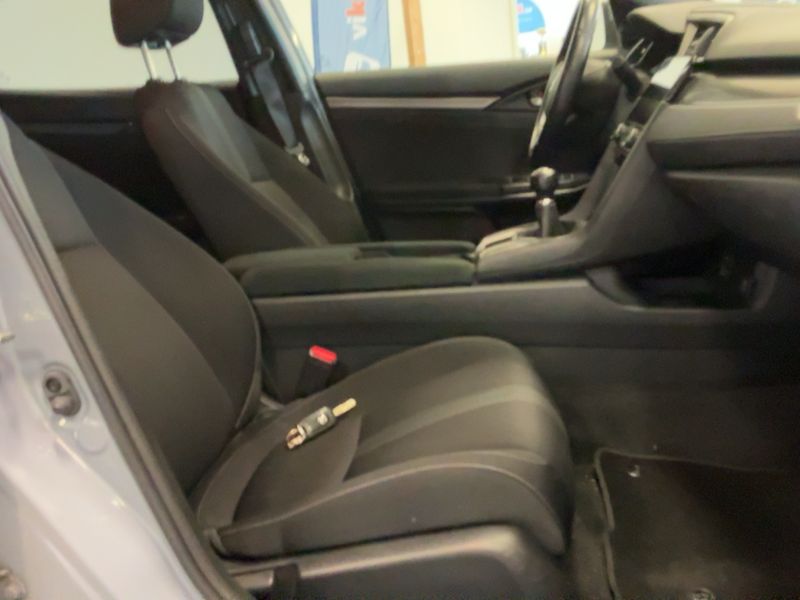Honda Civic 1.0 VTEC Elegance 2019 – снимка 17