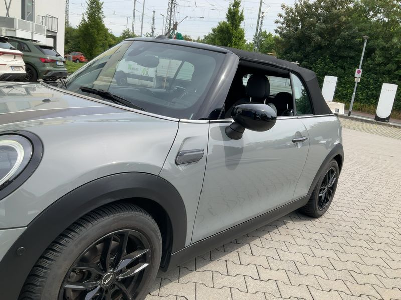 MINI Cabrio Cooper Classic Trim 2021 – снимка 2