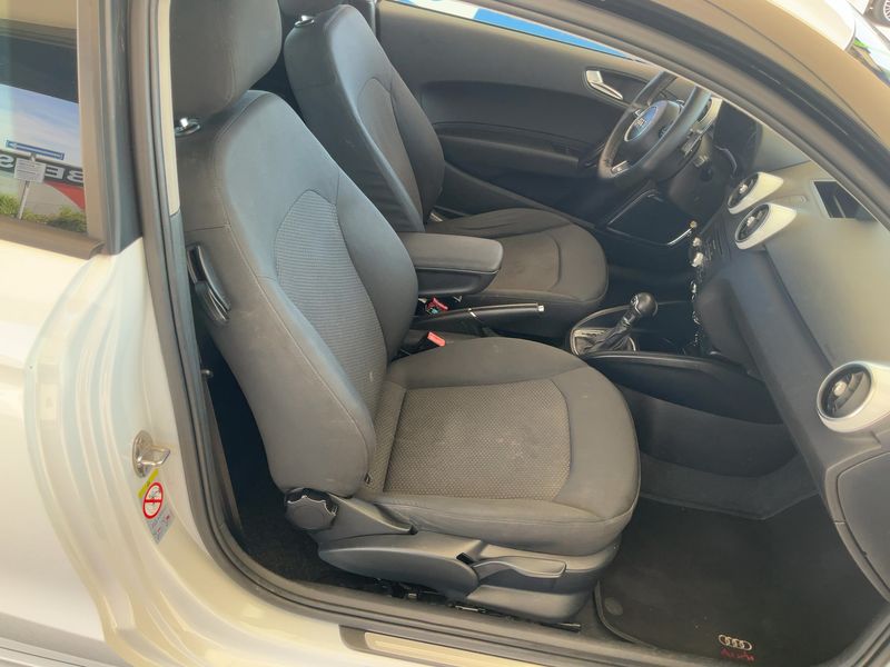 Audi A1 1.6 TDI Admired 2014 – снимка 16