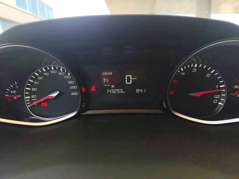 Peugeot 308 1.5 Blue-HDi Allure 2019 – снимка 12
