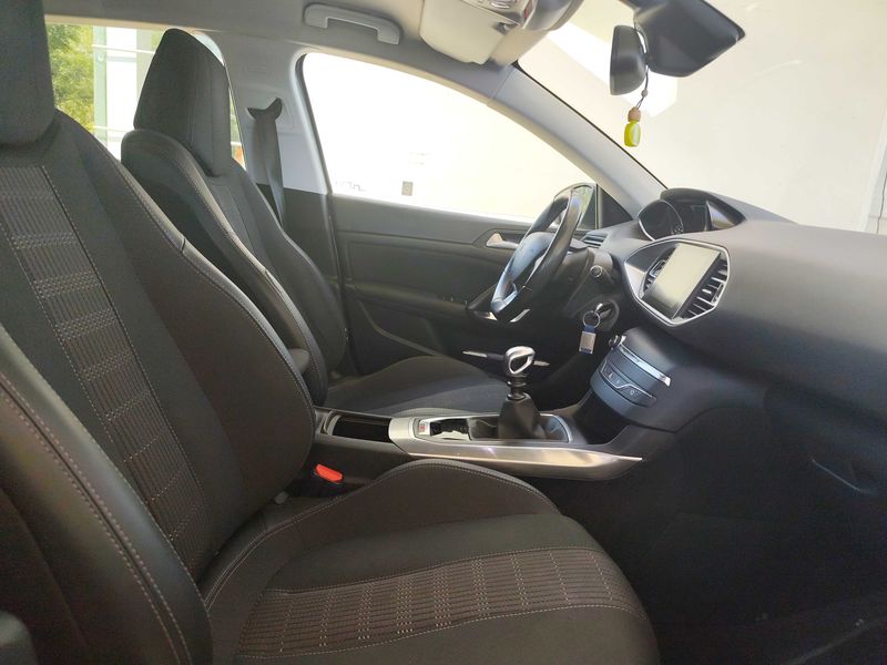 Peugeot 308 1.5 Blue-HDi Allure 2019 – снимка 10
