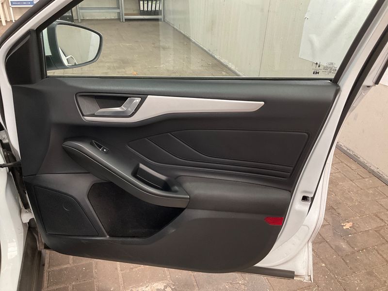 Ford Focus 1.5 TDCi EcoBlue Cool&Connect 2020 – снимка 37