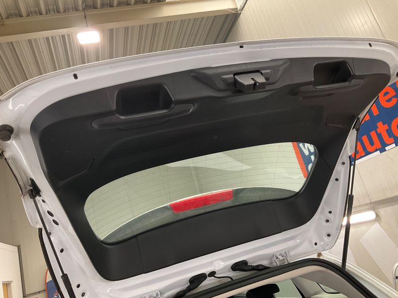Ford Focus 1.5 TDCi EcoBlue Cool&Connect 2020 – снимка 38