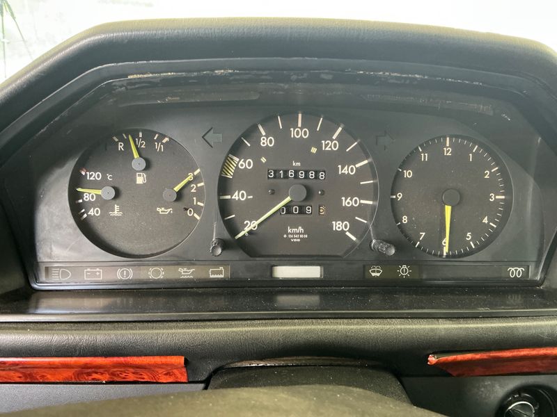 Mercedes-Benz E-Klasse D 200 1985 – снимка 4