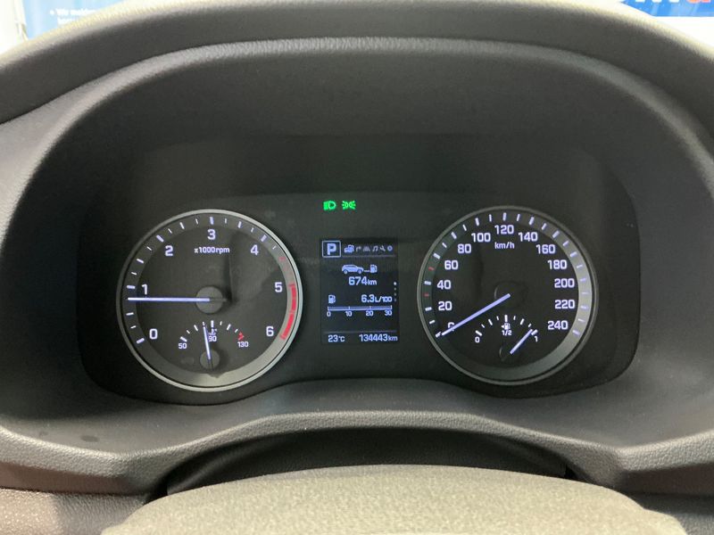 Hyundai Tucson 1.7 CRDi Classic blue 2WD 2018 – снимка 19