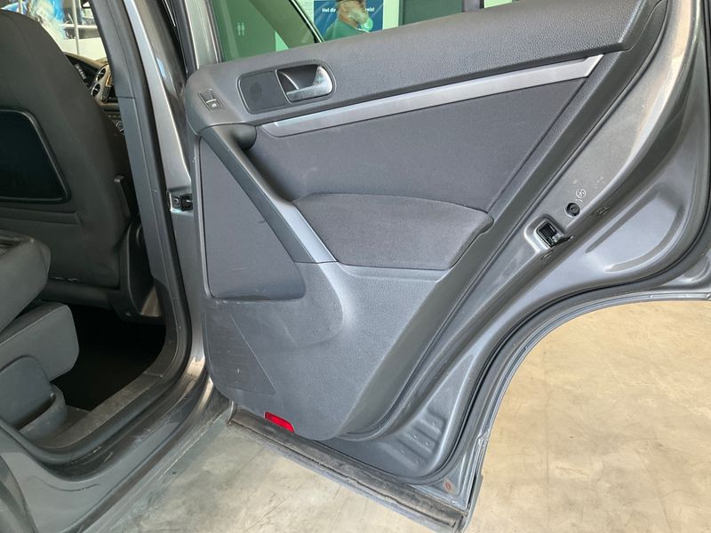 Volkswagen Tiguan 2.0 TDI CityScape 4Motion BlueMotion Tech 2015 – снимка 24