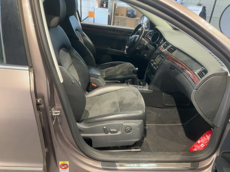 Skoda Superb 2.0 TDI Elegance 2012 – снимка 17