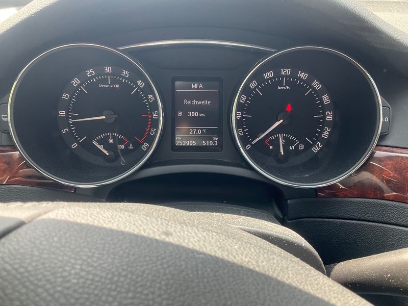 Skoda Superb 2.0 TDI Elegance 2012 – снимка 19