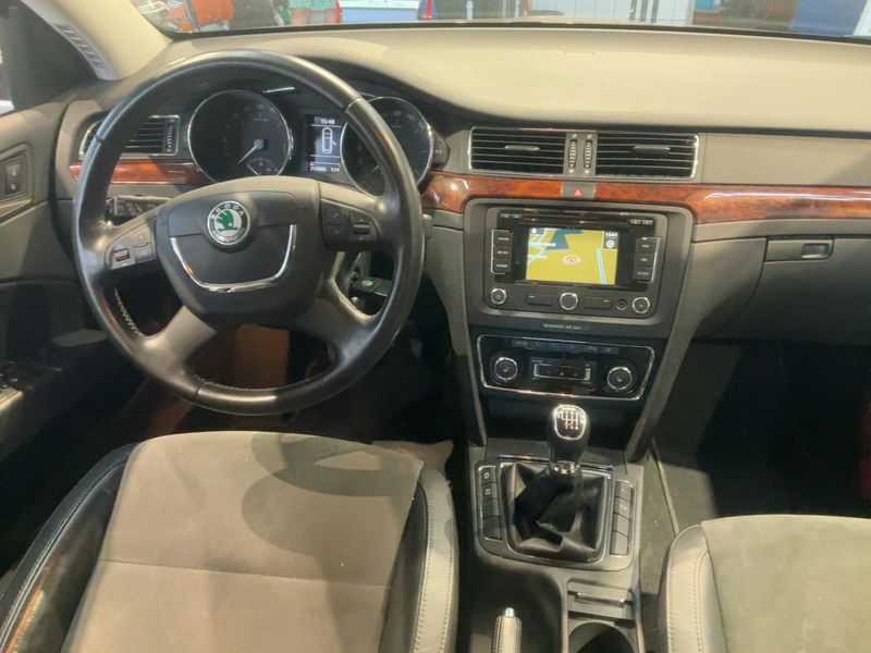 Skoda Superb 2.0 TDI Elegance 2012 – снимка 18