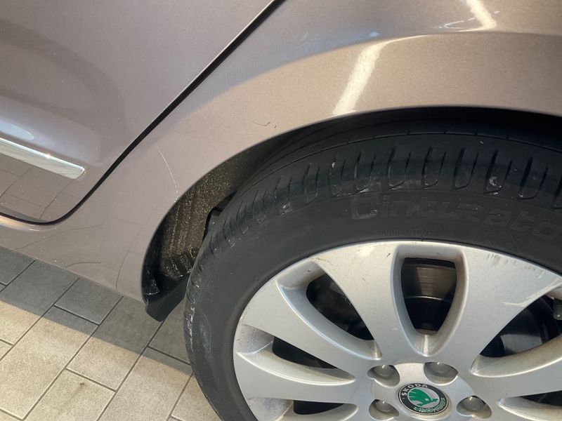 Skoda Superb 2.0 TDI Elegance 2012 – снимка 28