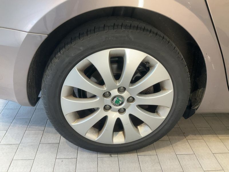 Skoda Superb 2.0 TDI Elegance 2012 – снимка 9