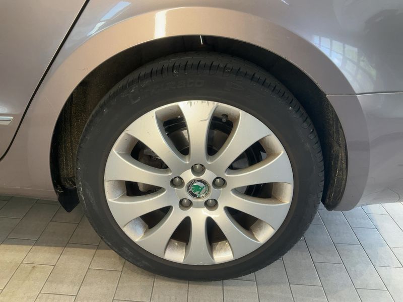 Skoda Superb 2.0 TDI Elegance 2012 – снимка 5