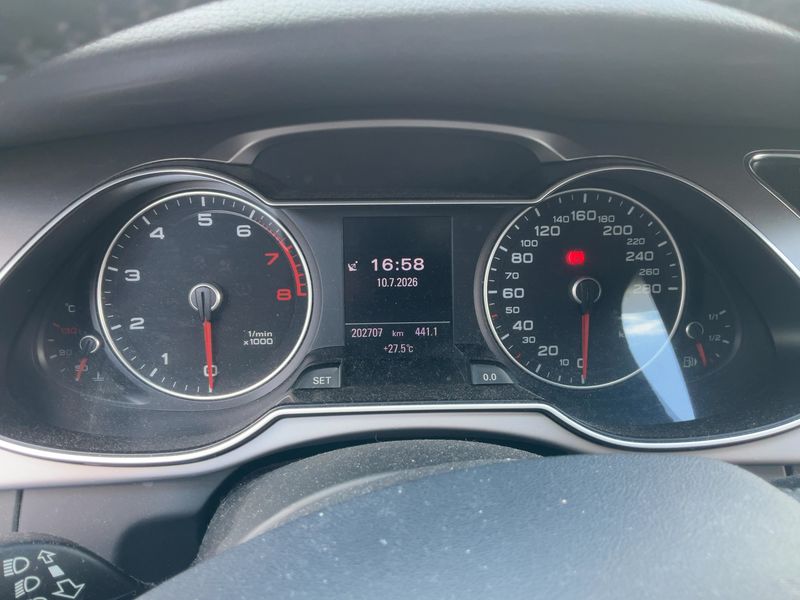 Audi A4 1.8 TFSI Attraction 2012 – снимка 19
