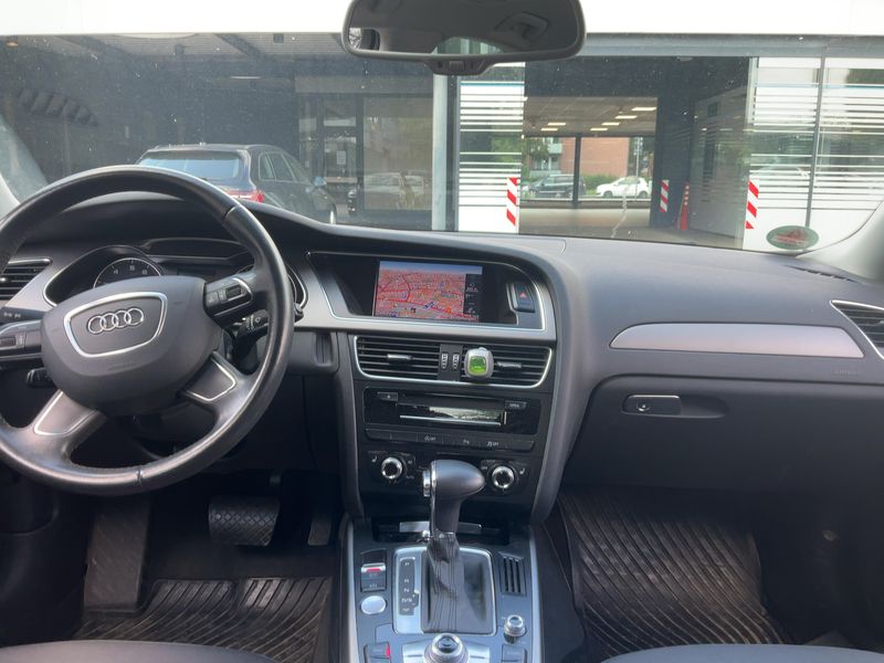 Audi A4 1.8 TFSI Attraction 2012 – снимка 18