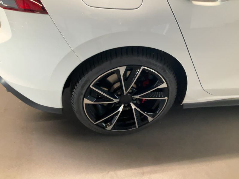 Volkswagen Golf VIII 2.0 TSI GTI 2022 – снимка 9