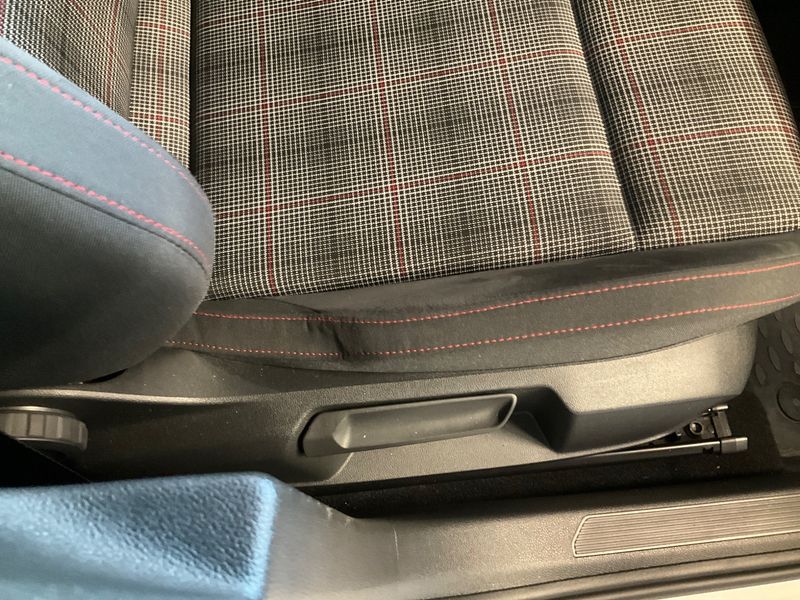 Volkswagen Golf VIII 2.0 TSI GTI 2022 – снимка 22