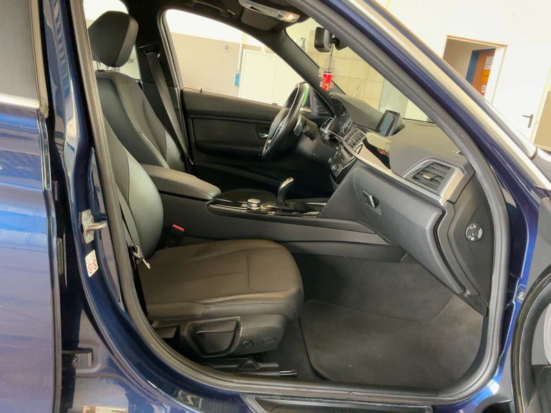 BMW 3er 320i Advantage 2018 – снимка 17