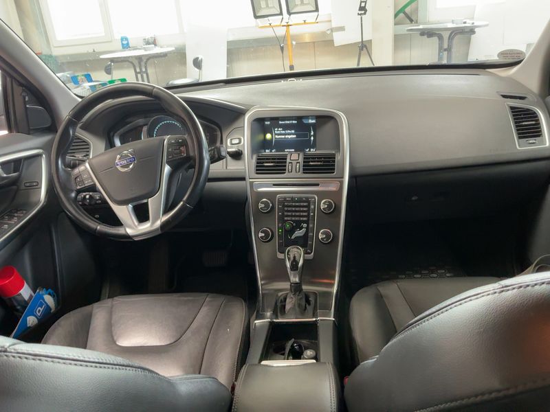 Volvo XC60 2.0 D4 Momentum 2WD 2014 – снимка 17