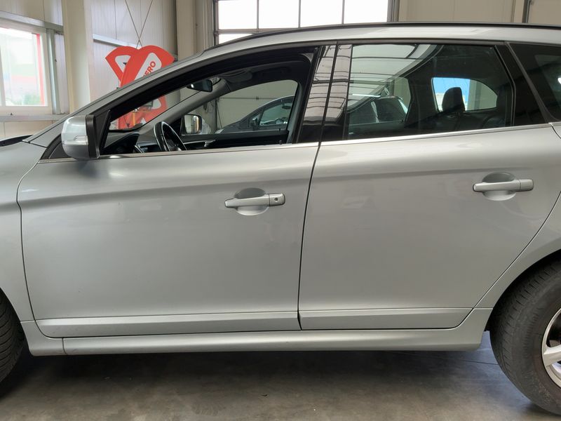 Volvo XC60 2.0 D4 Momentum 2WD 2014 – снимка 4