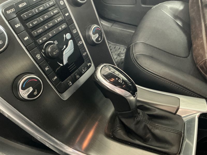 Volvo XC60 2.0 D4 Momentum 2WD 2014 – снимка 24