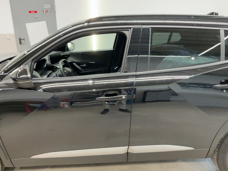 Peugeot 2008 1.2 PureTech Allure 2023 – снимка 4
