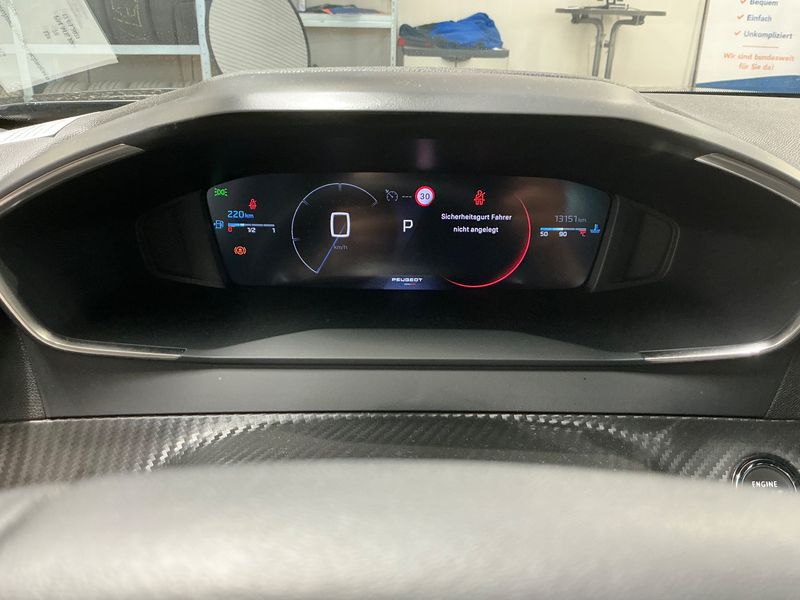 Peugeot 2008 1.2 PureTech Allure 2023 – снимка 19