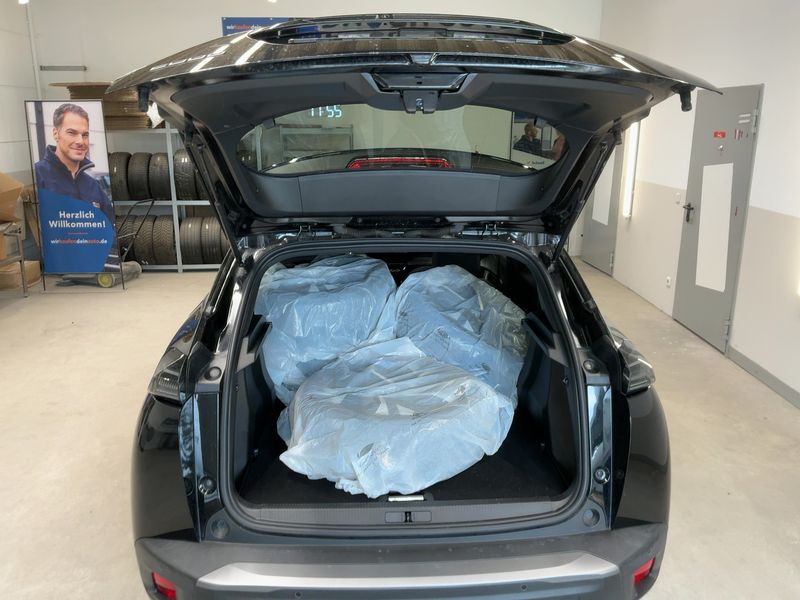Peugeot 2008 1.2 PureTech Allure 2023 – снимка 16