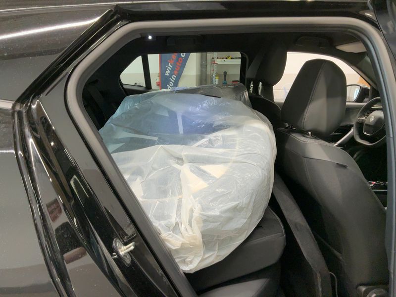 Peugeot 2008 1.2 PureTech Allure 2023 – снимка 20