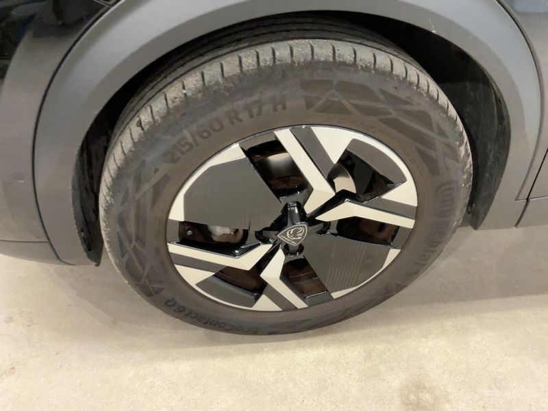 Peugeot 2008 1.2 PureTech Allure 2023 – снимка 3