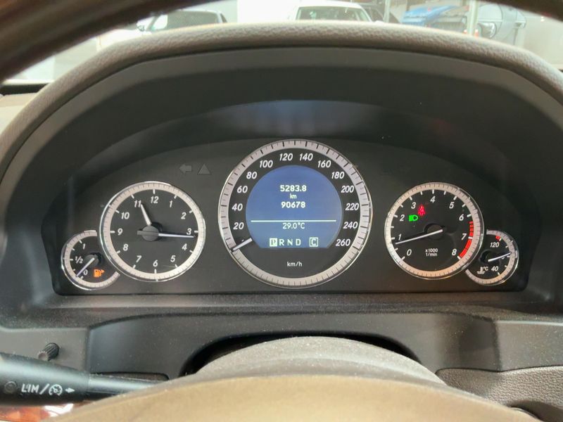 Mercedes-Benz E-Klasse E 350 CGI BlueEfficiency Avantgarde 2009 – снимка 19