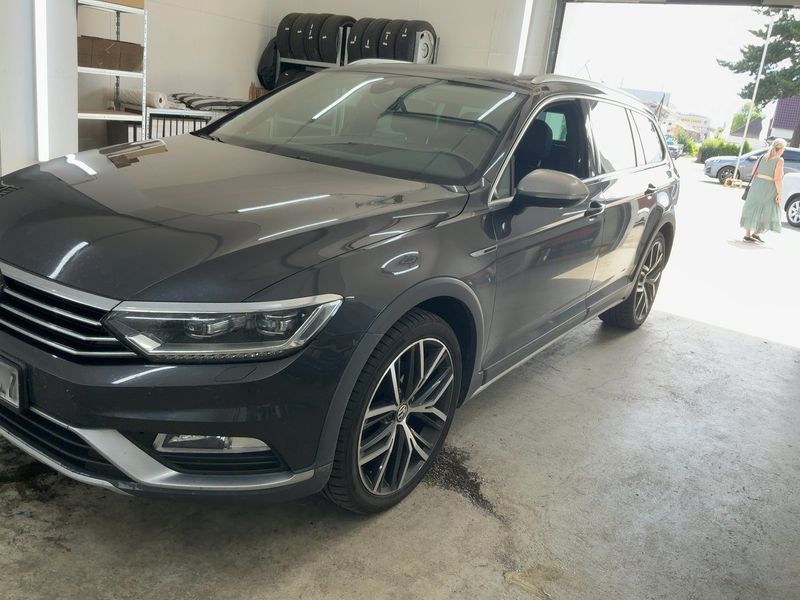 Volkswagen Passat Alltrack 2.0 TDI 4Motion BlueMotion Tech 2018 – снимка 2