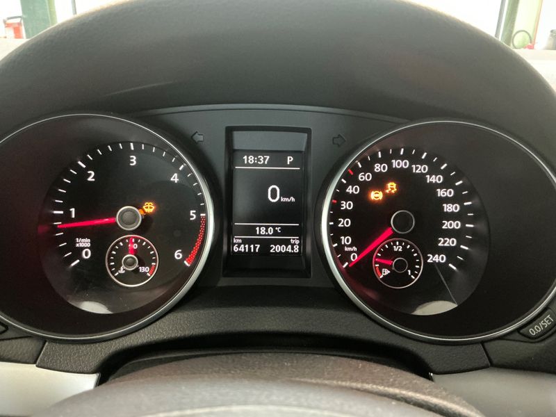 Volkswagen Golf VI 1.6 TDI Highline 2010 – снимка 18
