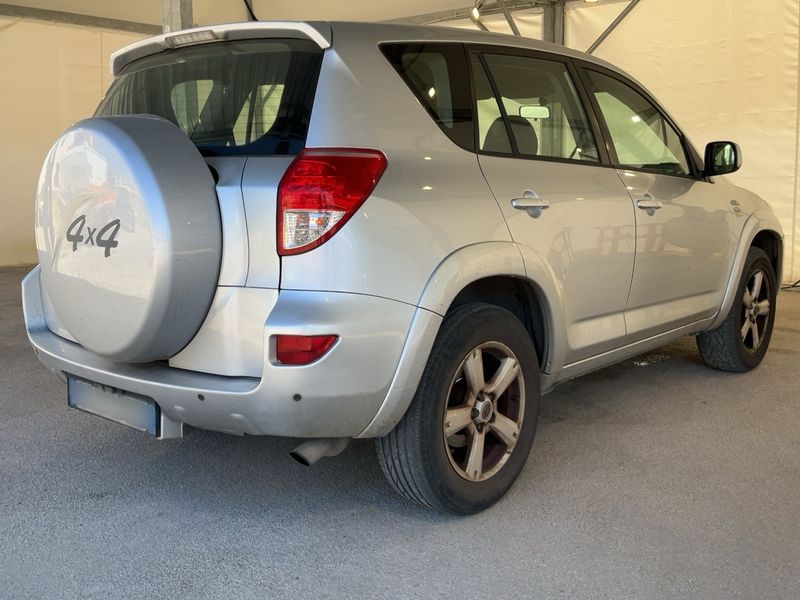 Toyota RAV 4 2.2 D-CAT Sol 2006 – снимка 8