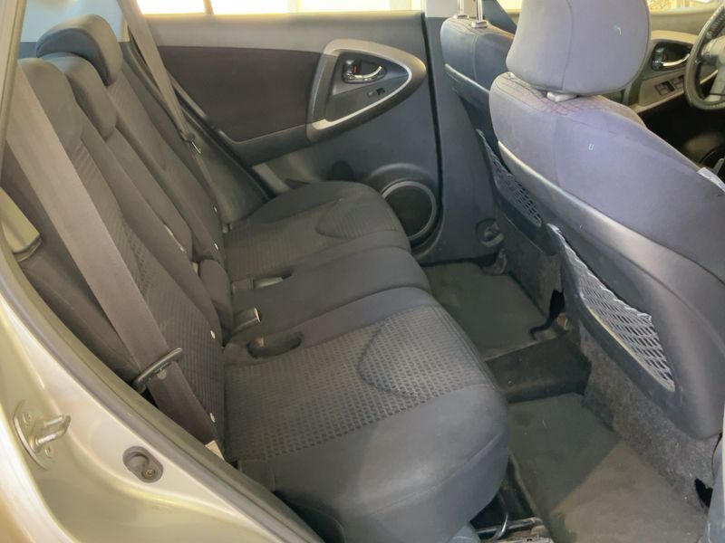 Toyota RAV 4 2.2 D-CAT Sol 2006 – снимка 19