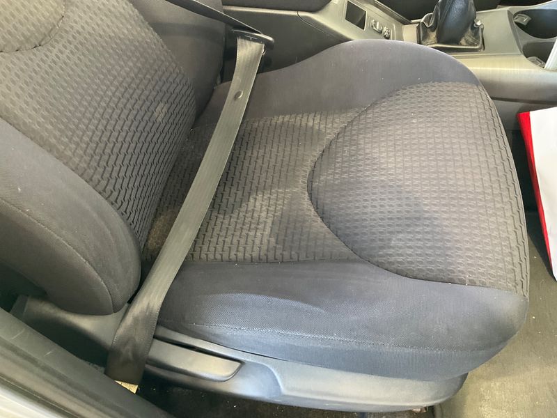 Toyota RAV 4 2.2 D-CAT Sol 2006 – снимка 31