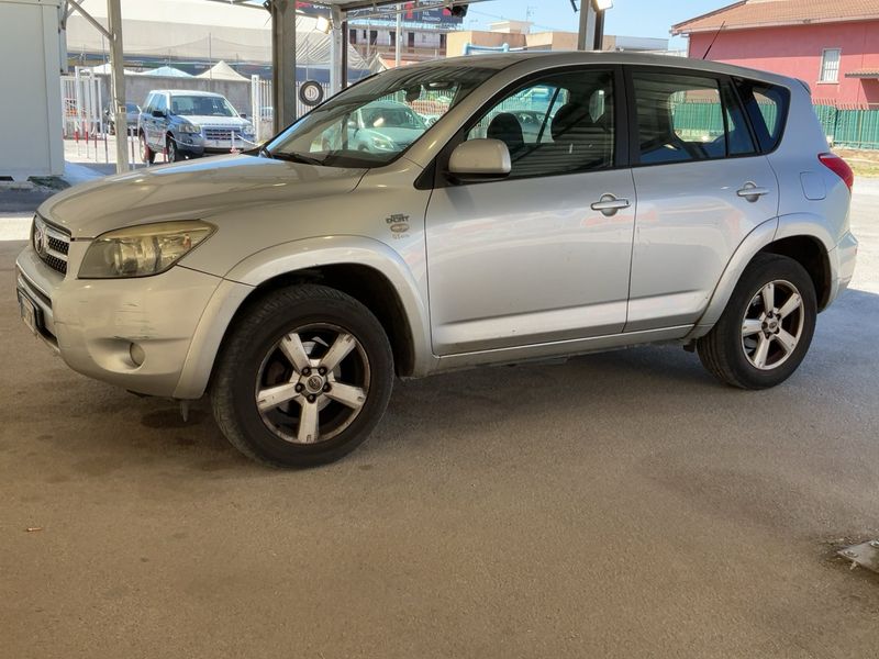 Toyota RAV 4 2.2 D-CAT Sol 2006 – снимка 2