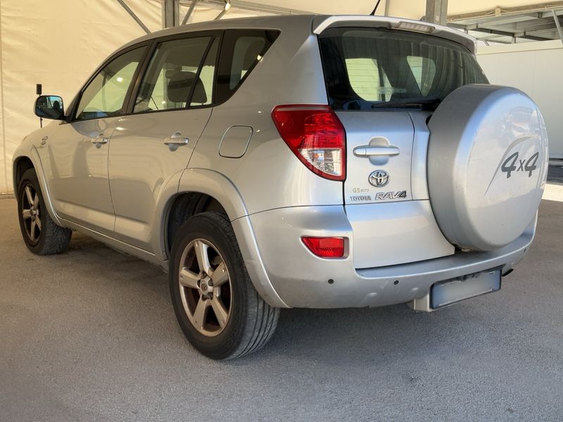 Toyota RAV 4 2.2 D-CAT Sol 2006 – снимка 6